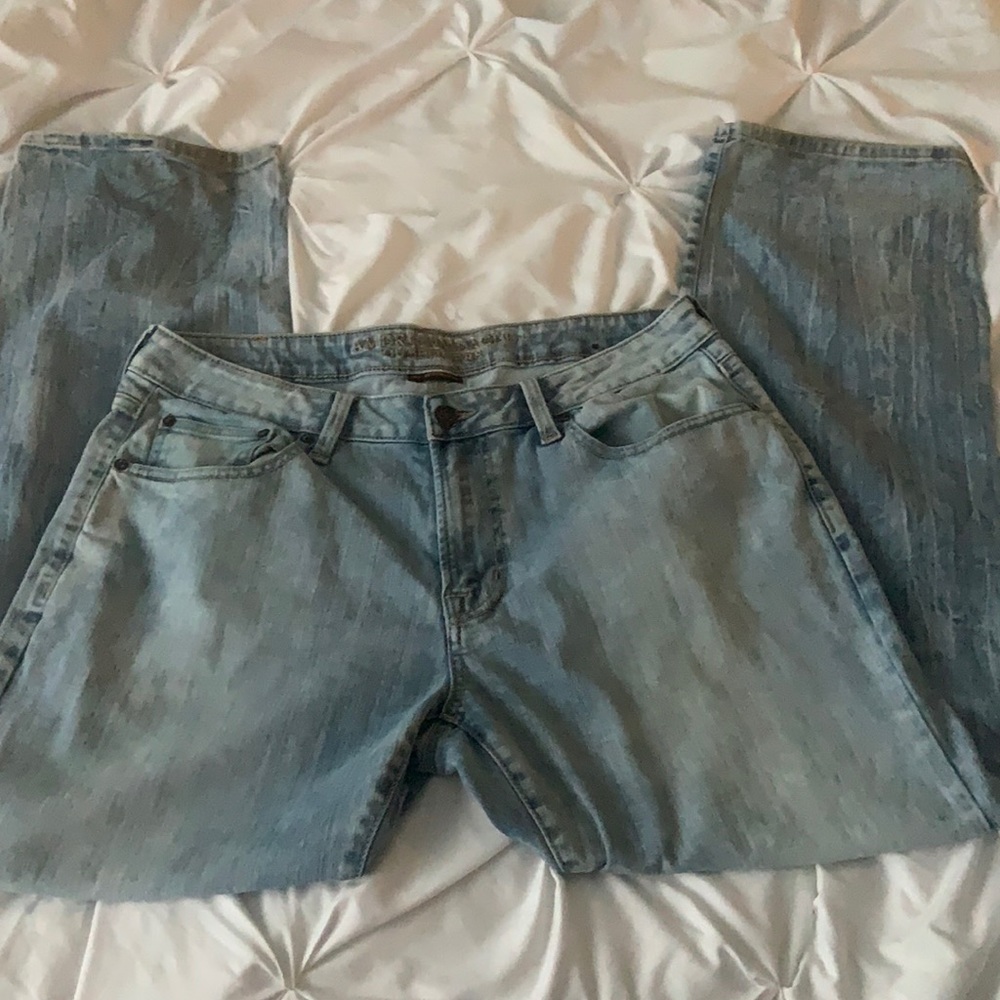 Lightly worn American eagle 360 flex jeans